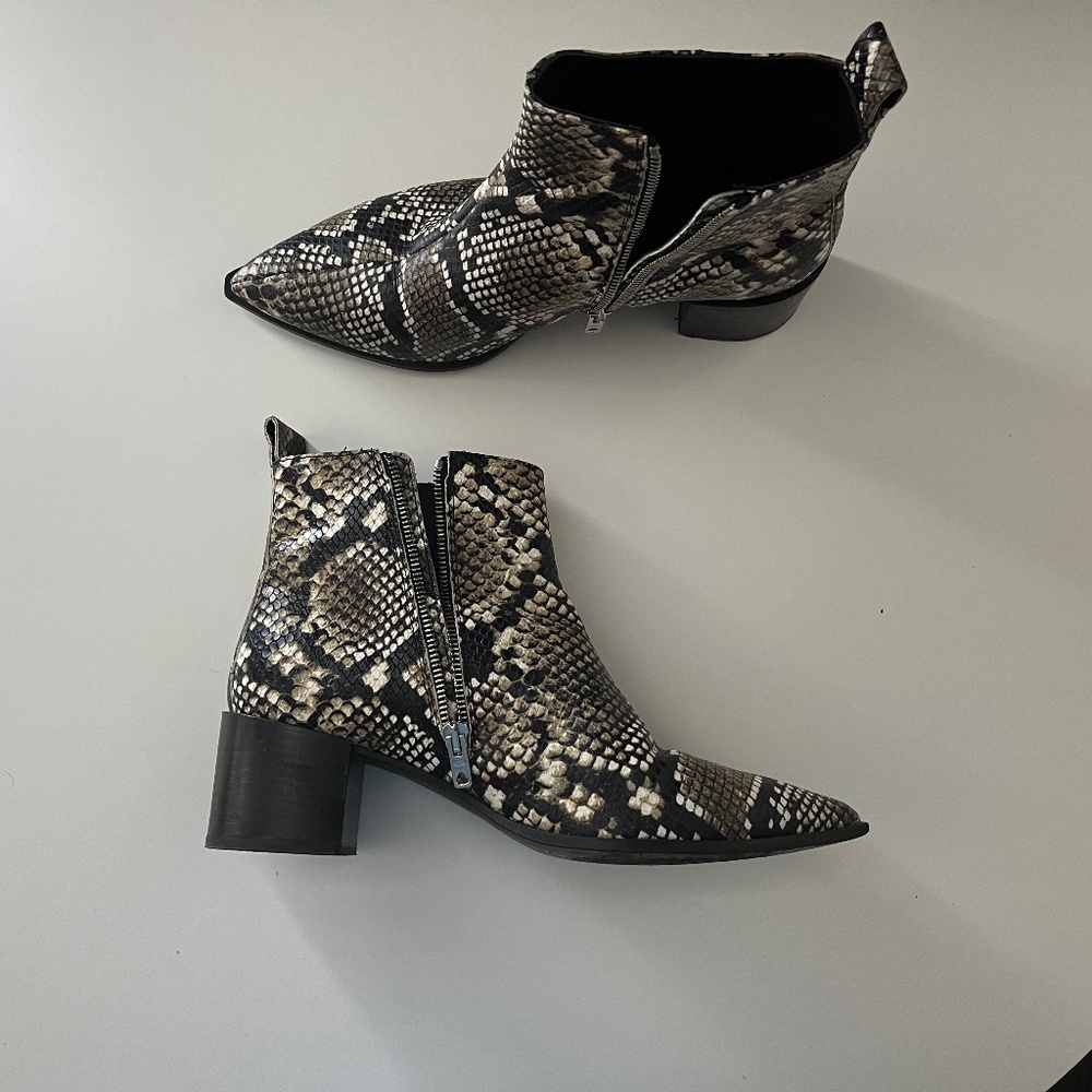 Everlane Snake skin ‘The Boss’ booties s9